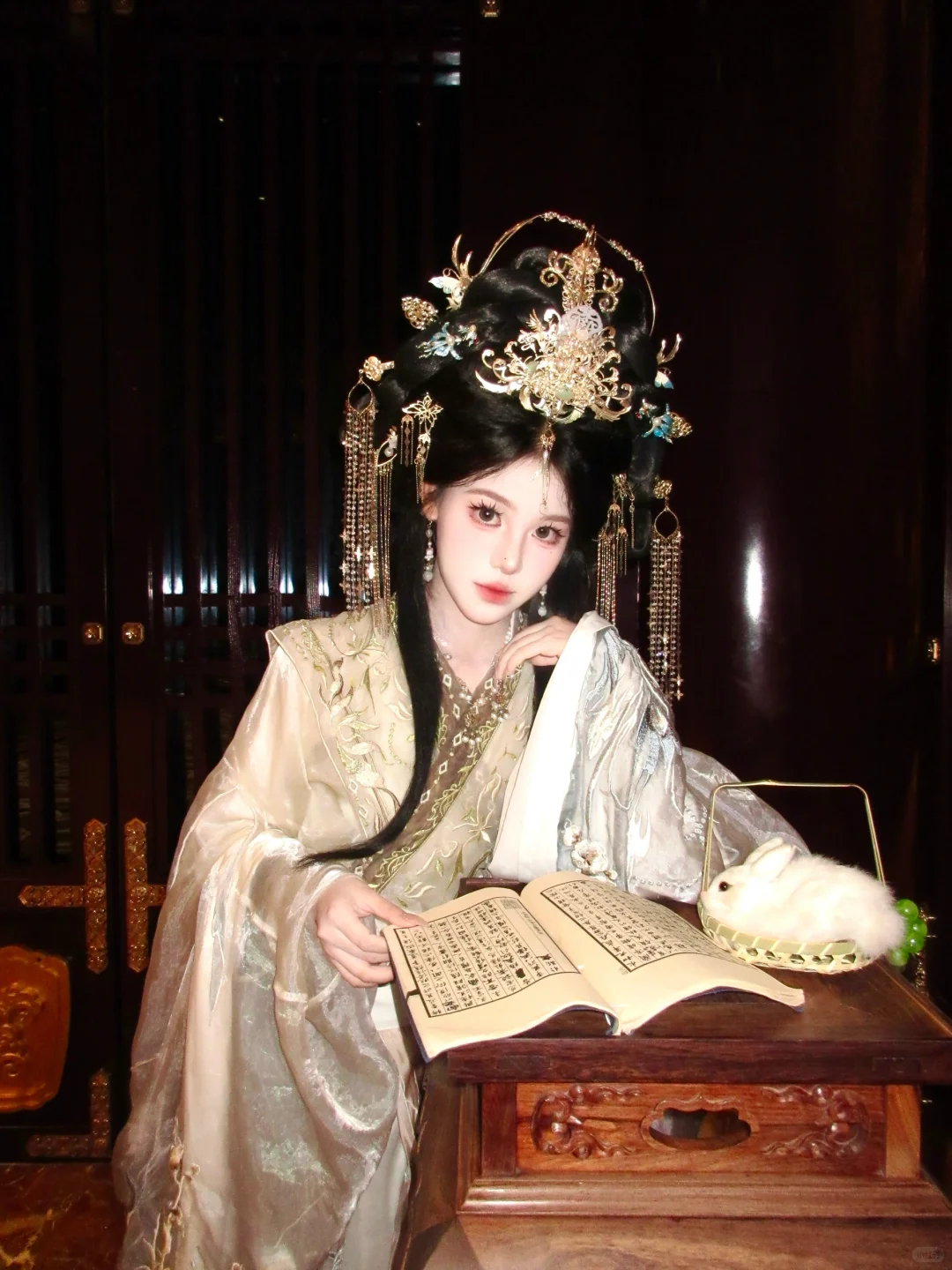 “神女爱世人 也会...爱我吗