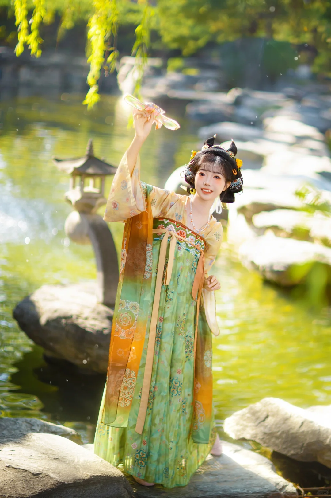 风起霓裳｜当汉服遇见光的诗行