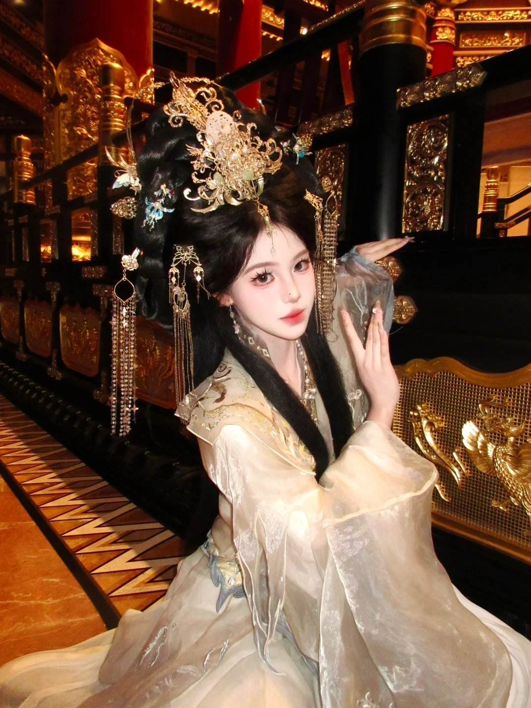 “神女爱世人 也会...爱我吗