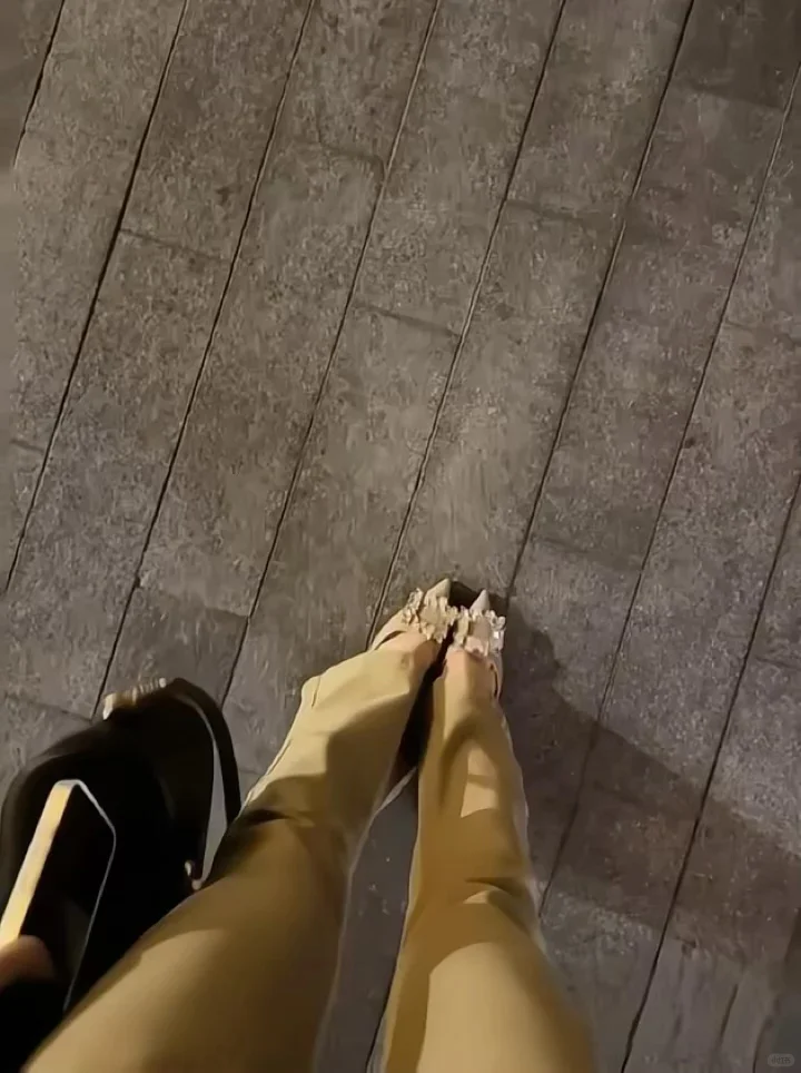 上海御姐 偏爱高跟鞋 有点特殊情况能接受吗