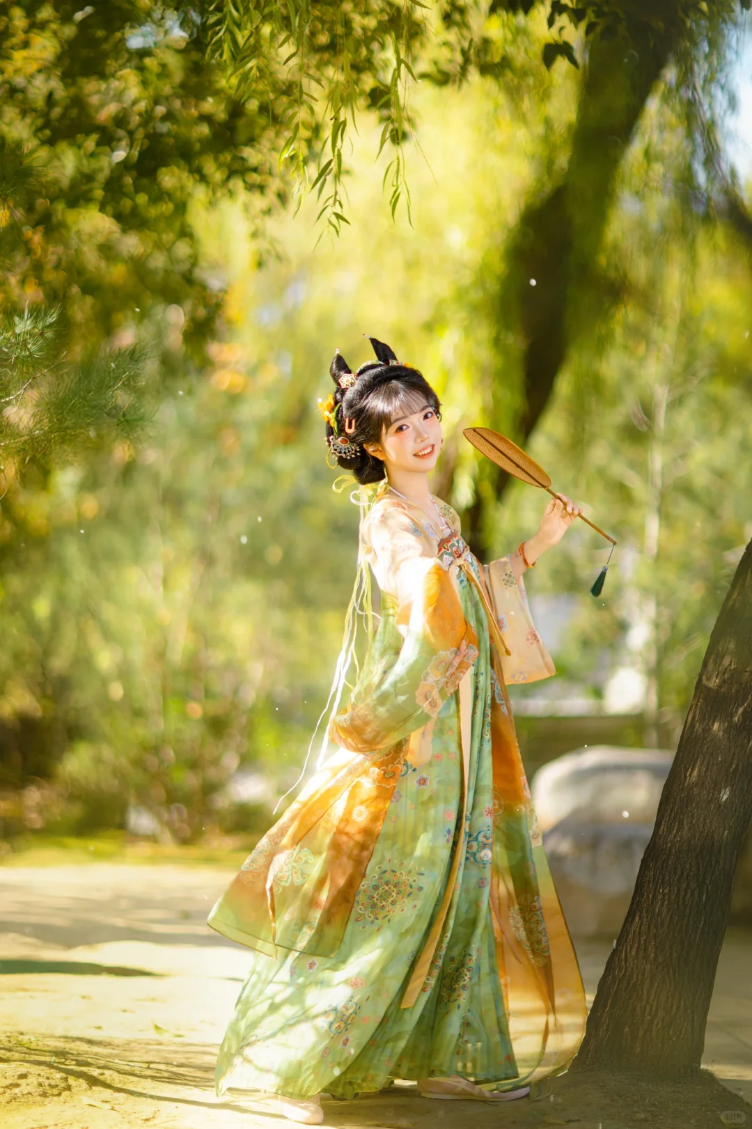 风起霓裳｜当汉服遇见光的诗行