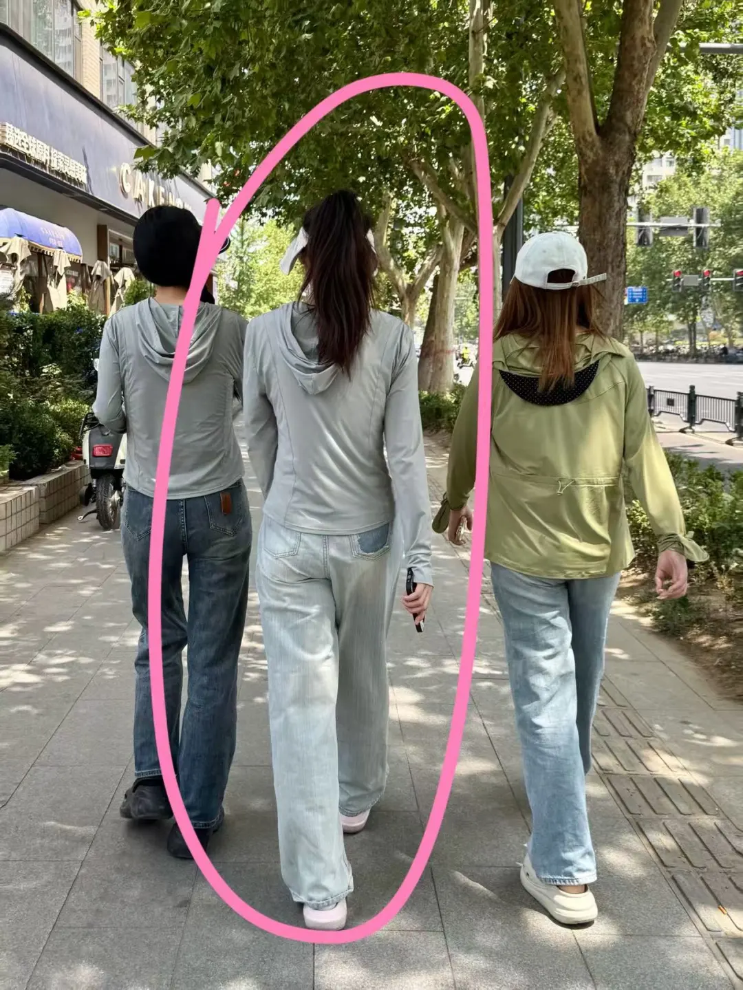 现在都流行这么穿了？不觉得很丑吗？