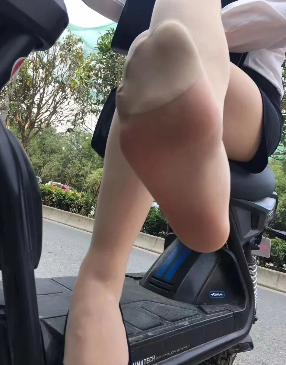 闪爆了的尖头单鞋，谁穿谁美