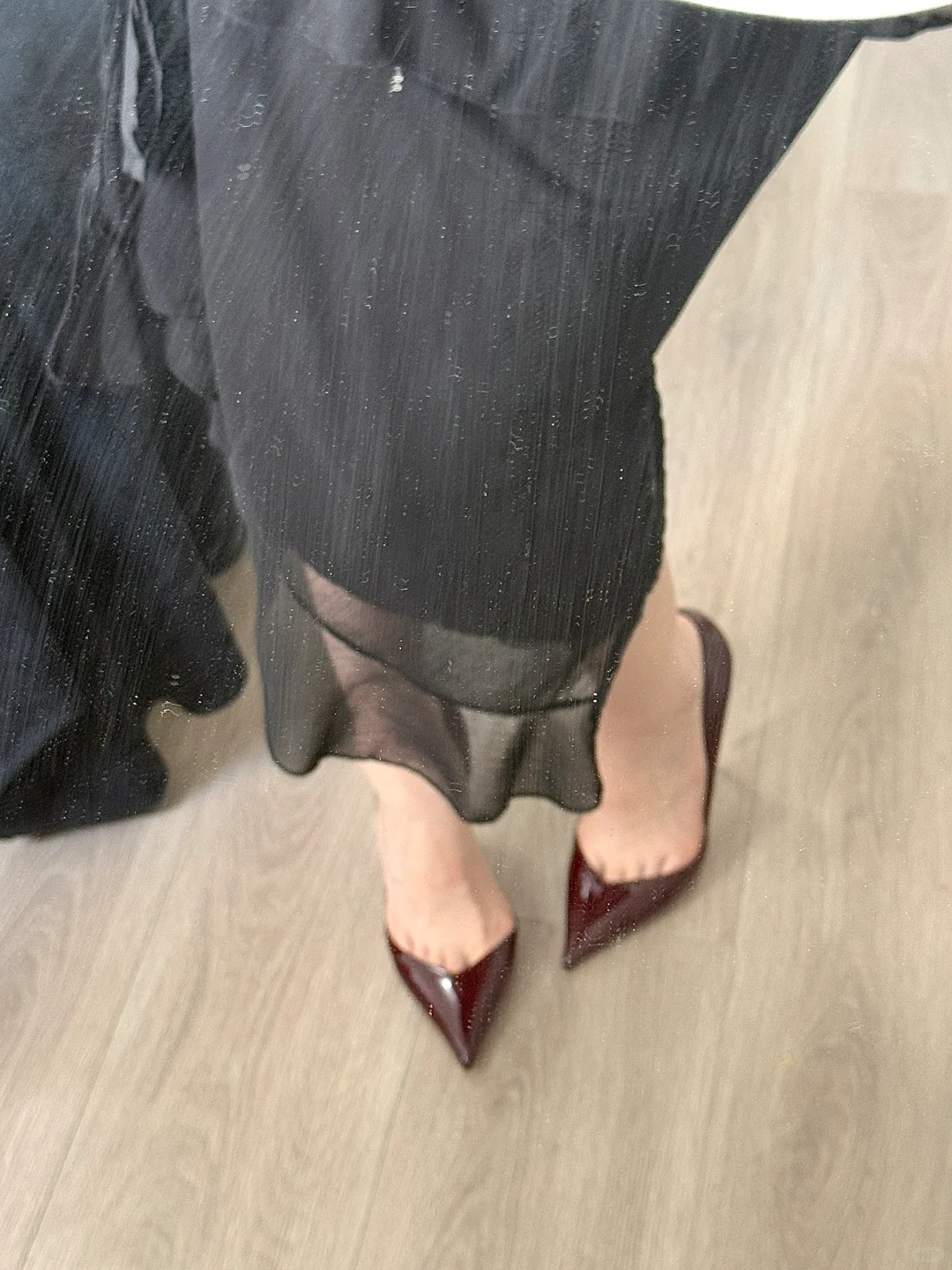 我真的在散发女人味好吗‼️酒红细跟狠狠戳我
