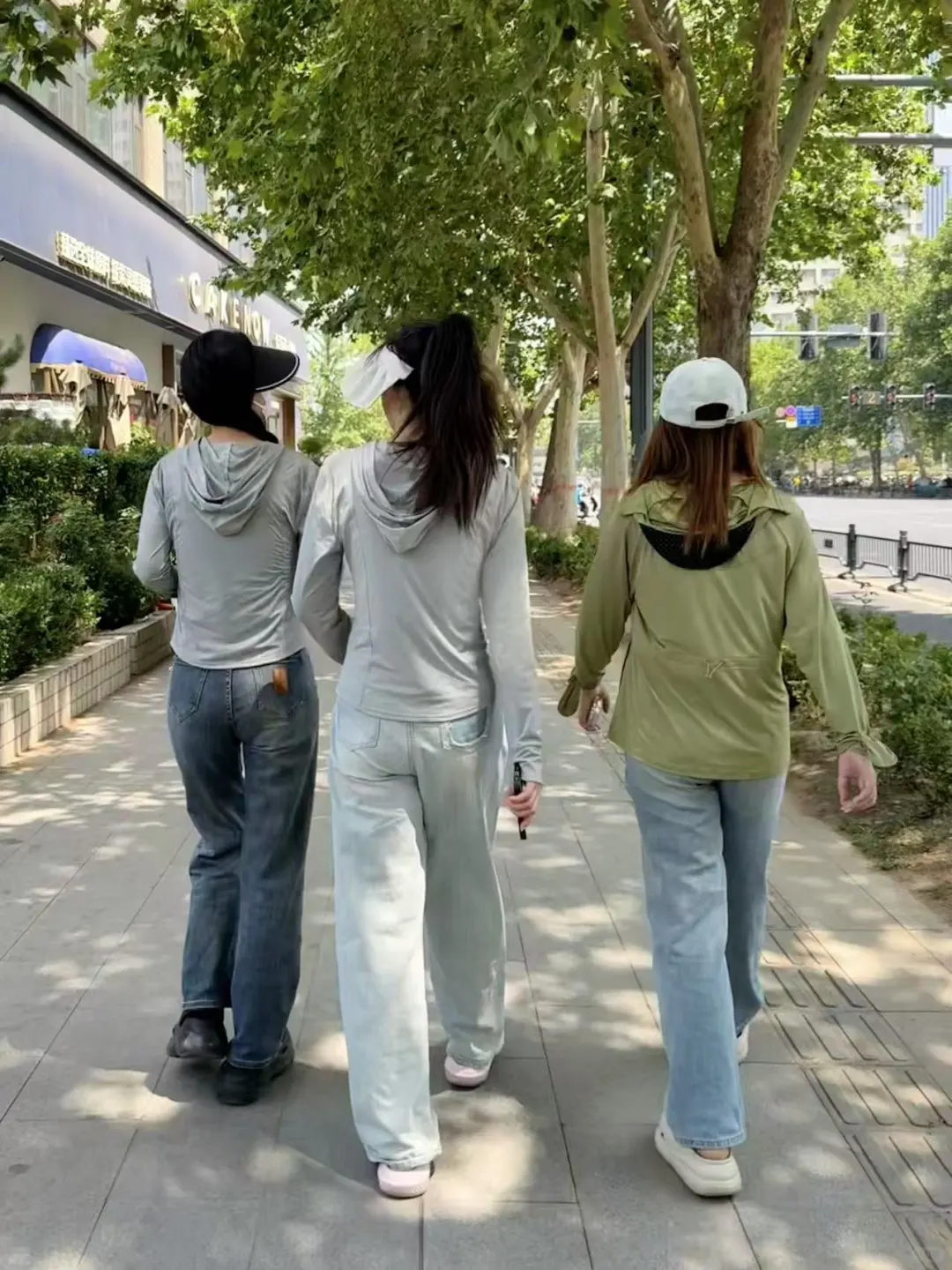 现在都流行这么穿了？不觉得很丑吗？
