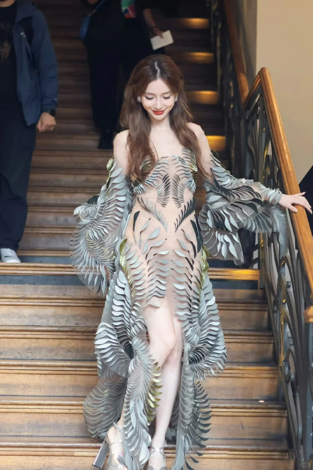 杨颖「精灵羽衣」造型，美到封神