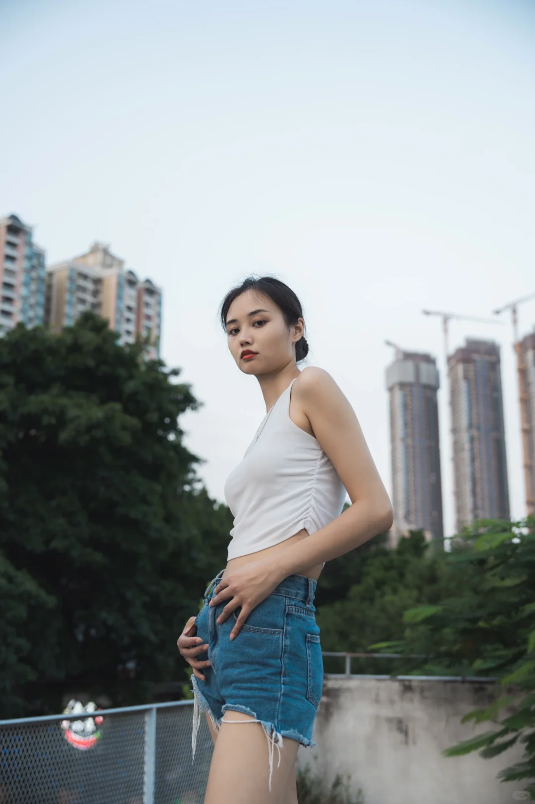 想看看你们拍的高个子女生可以吗？