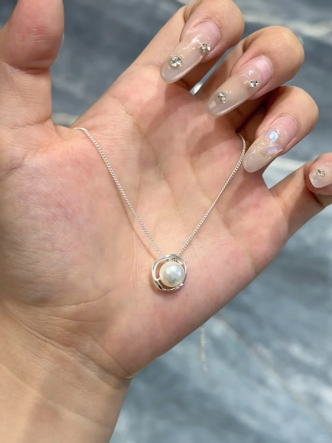 妆越淡 人越美
