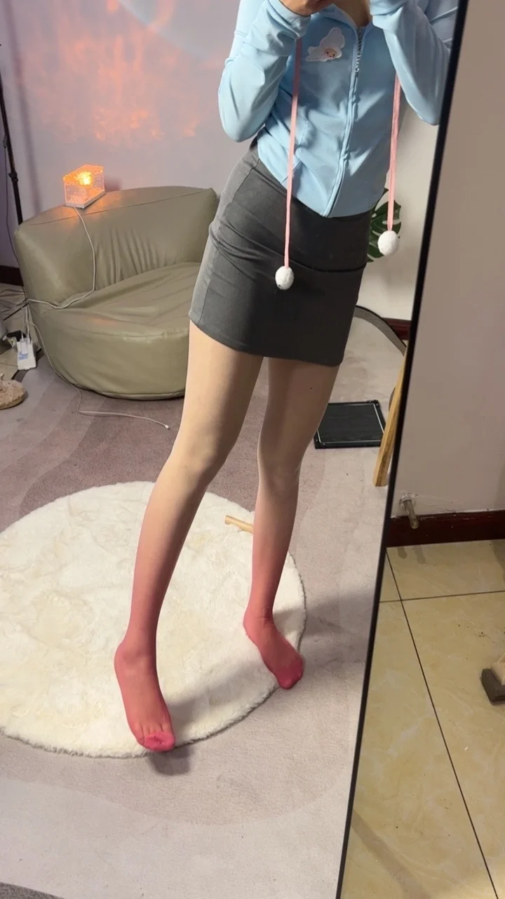 绝美渐变色丝袜分享