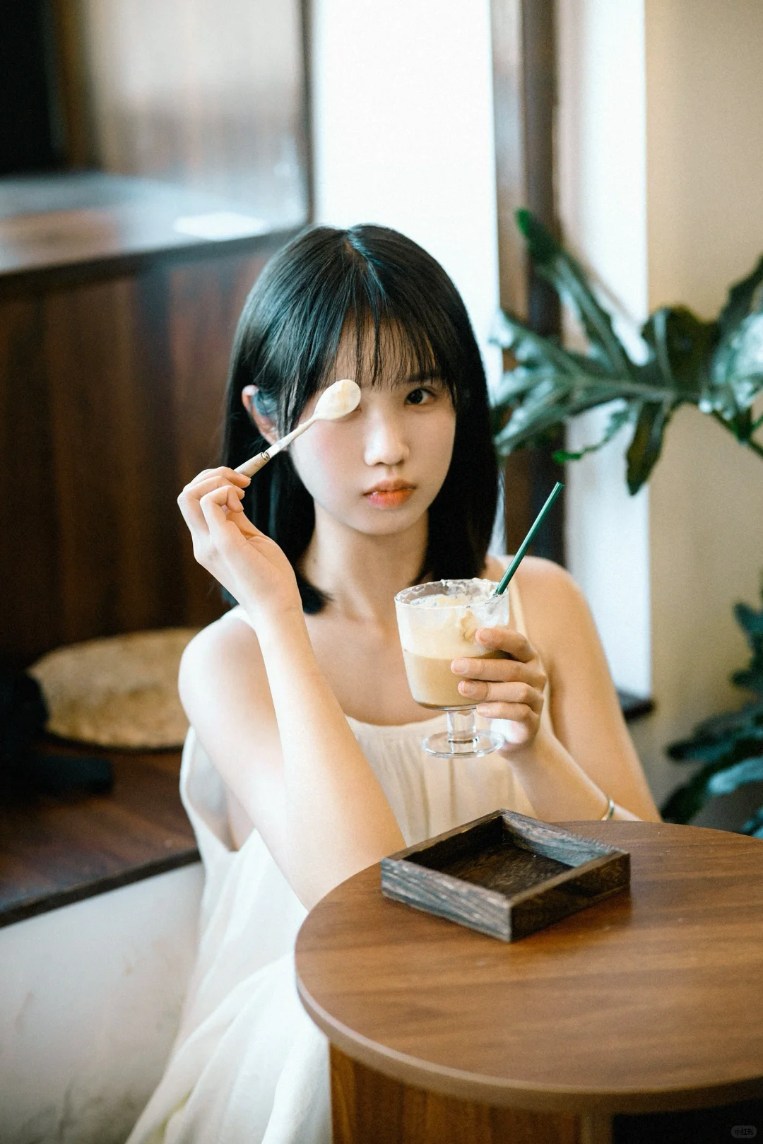 在光线好好的咖啡厅出片啦