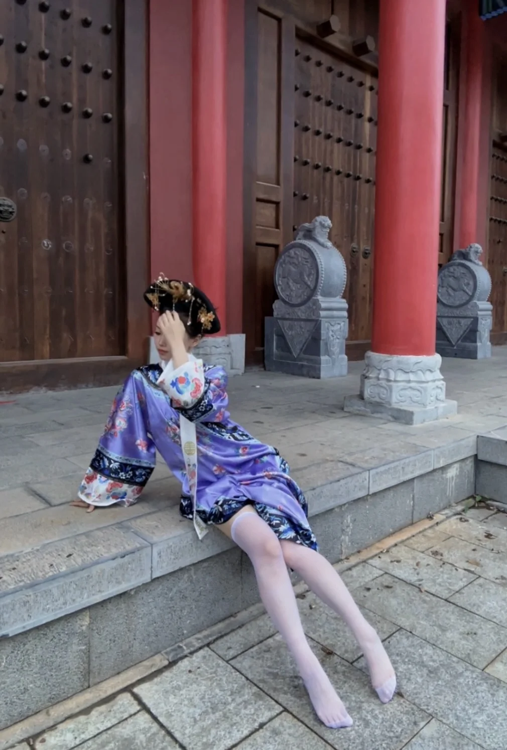 古代穿成这样会被太后皇后罚吧