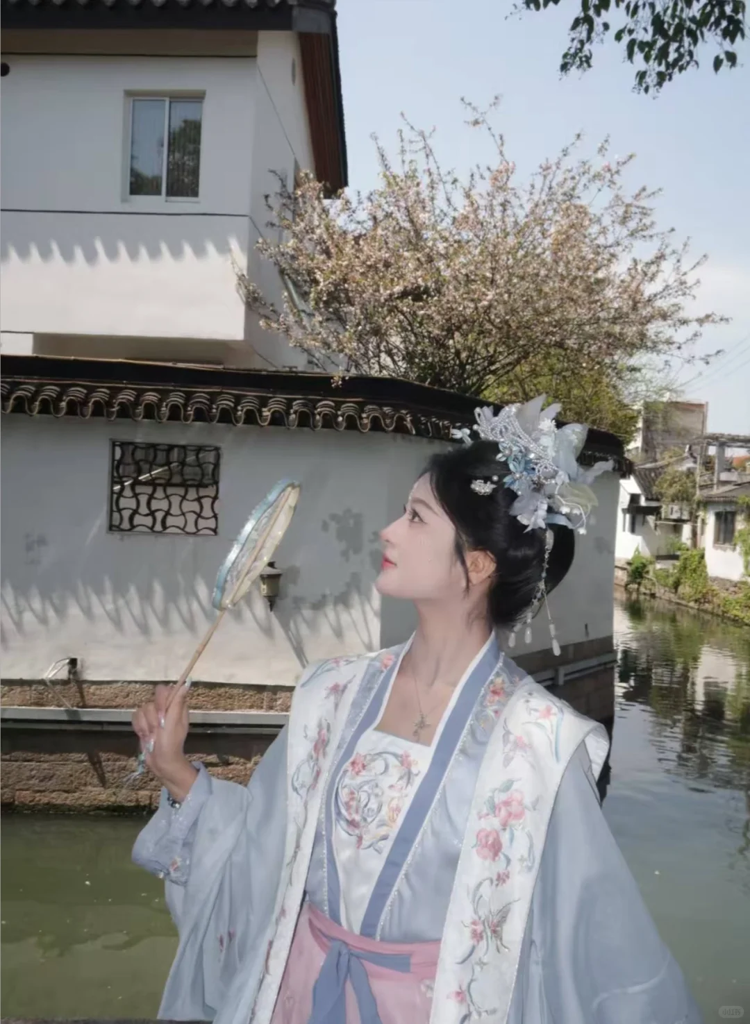 姐妹们帮我选选哪个造型好看 过几天要去拍