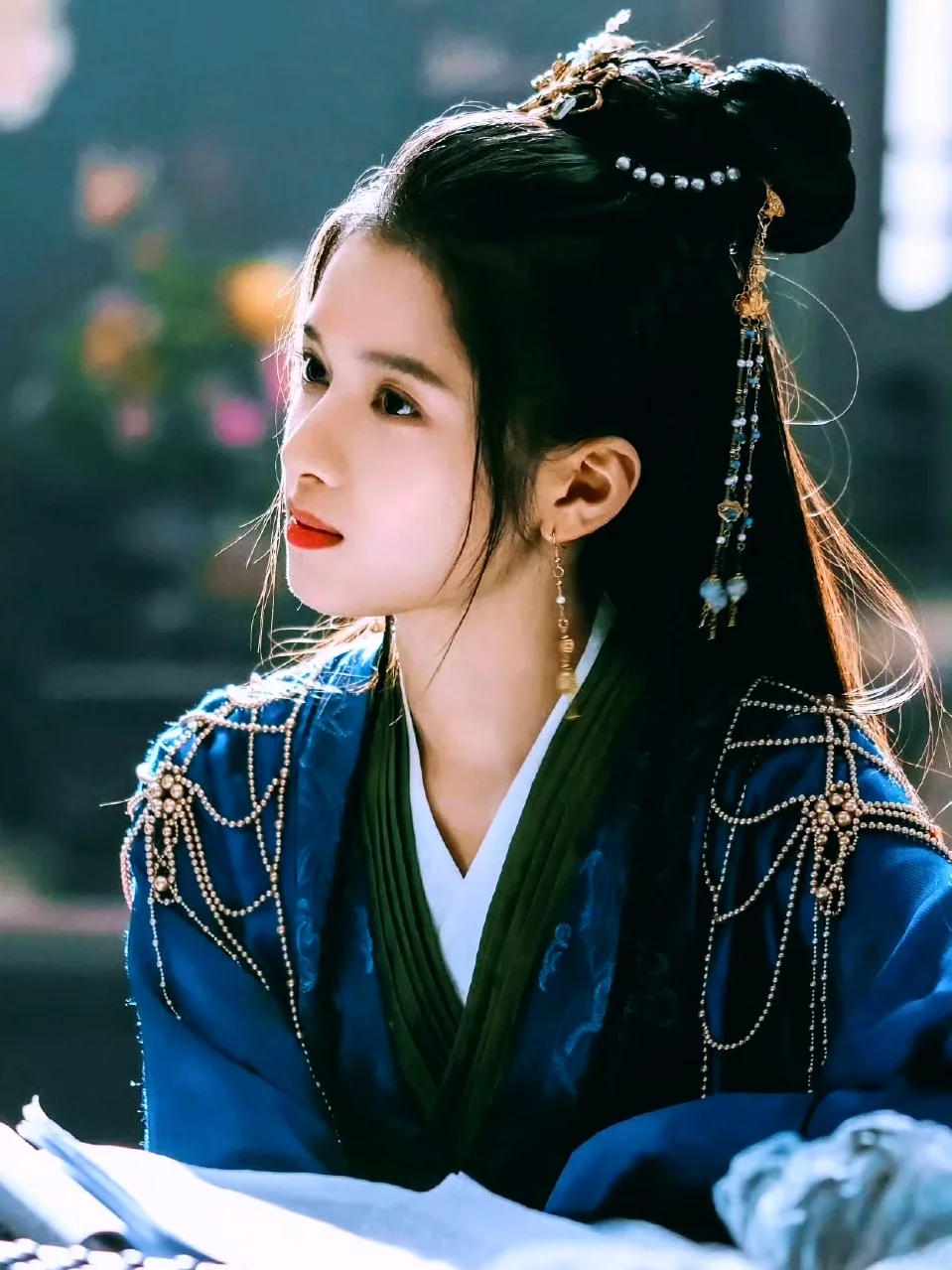 盘点一些清冷高贵的克莱因蓝女明星古装妆造