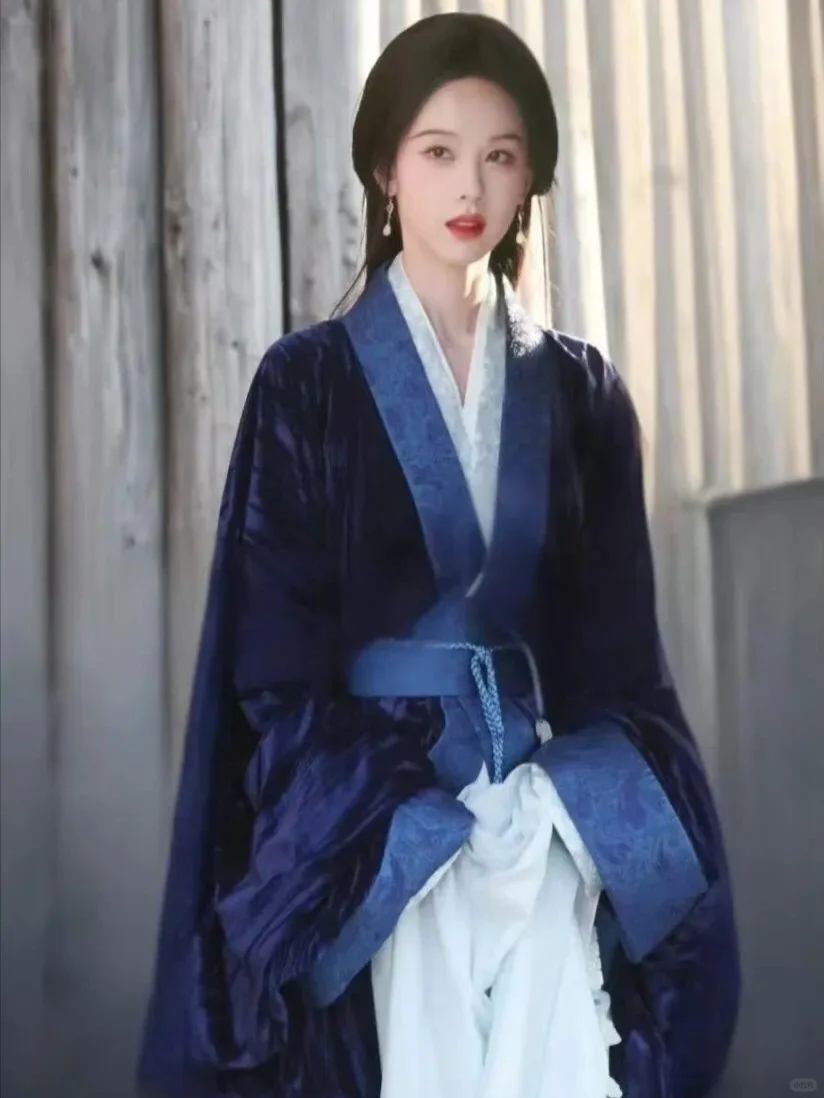 盘点一些清冷高贵的克莱因蓝女明星古装妆造