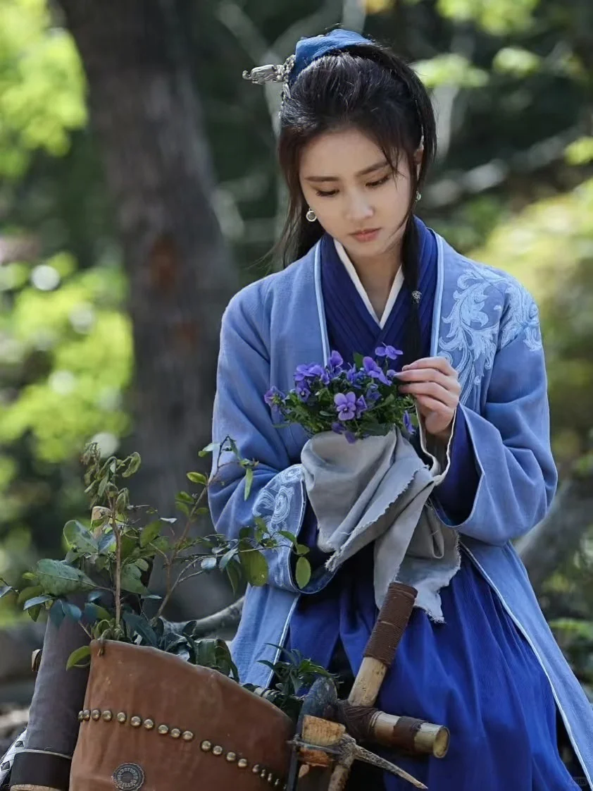 盘点一些清冷高贵的克莱因蓝女明星古装妆造