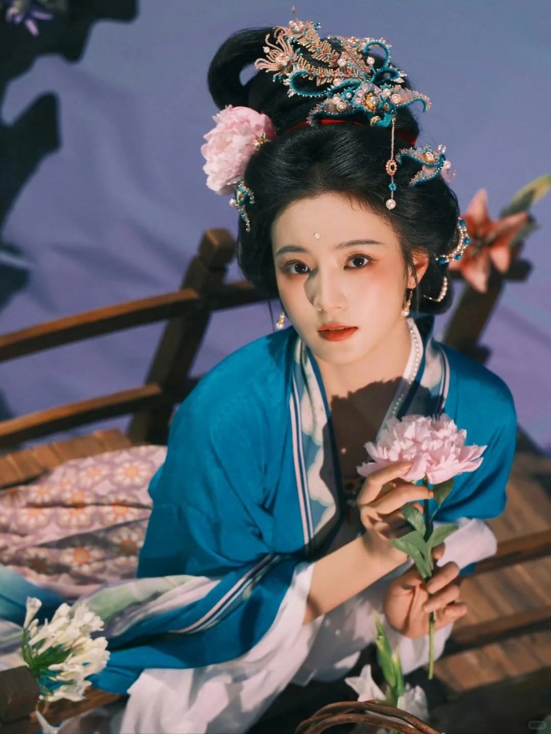 盘点一些清冷高贵的克莱因蓝女明星古装妆造