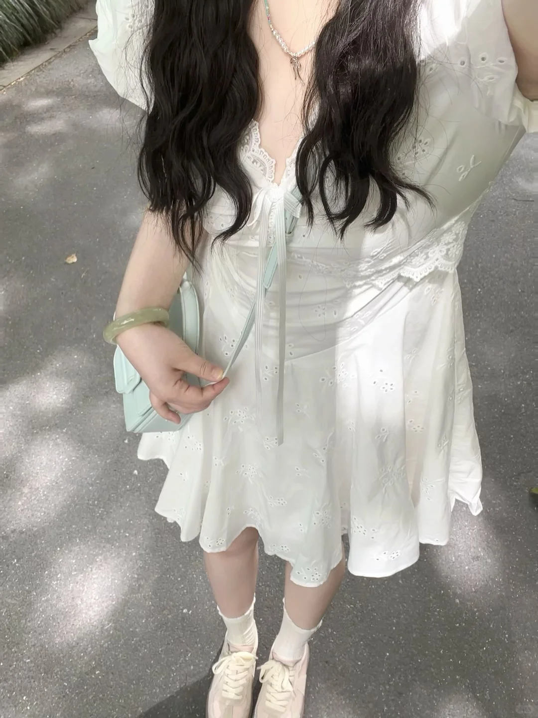 啊啊啊夏日奶油蕾丝拼接刺绣碎花小白裙好乖