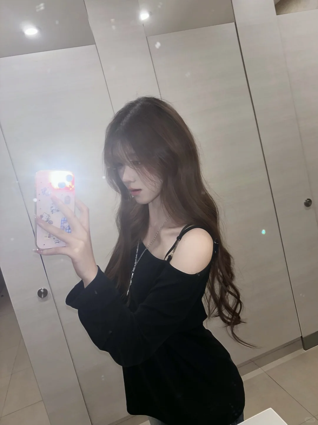 看到镜子就要拍📸