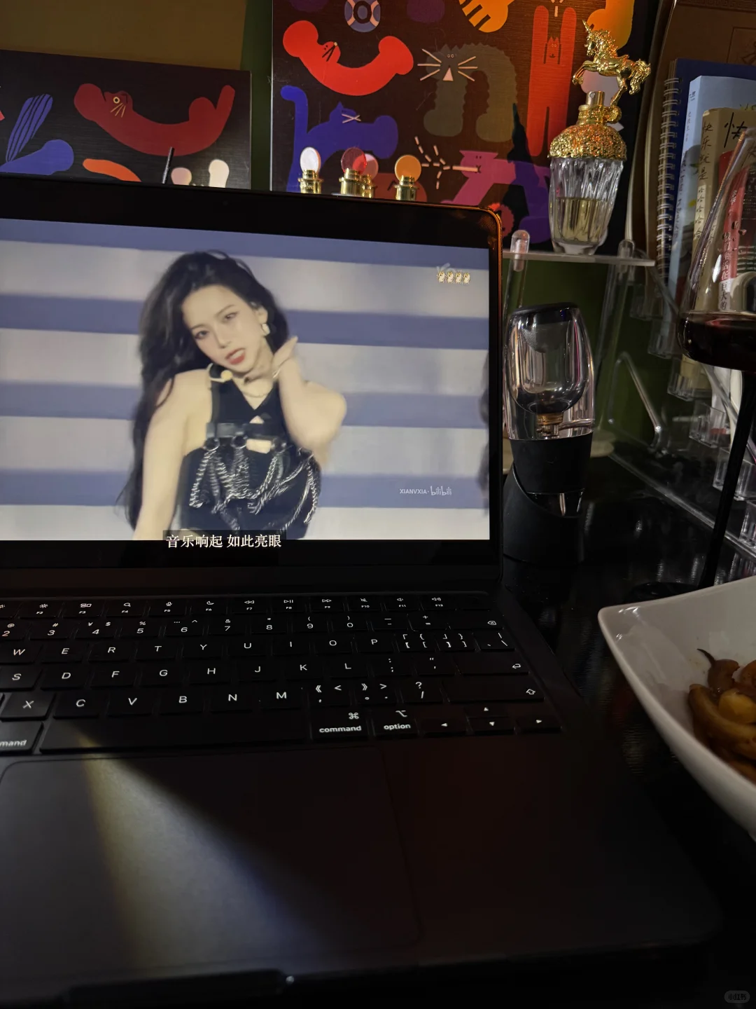 喜欢看美女有什么错呢