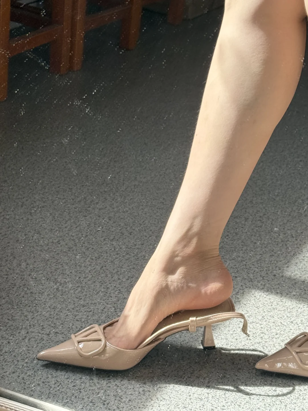 裸色高跟鞋是温柔必杀技！！露趾缝好绝呀