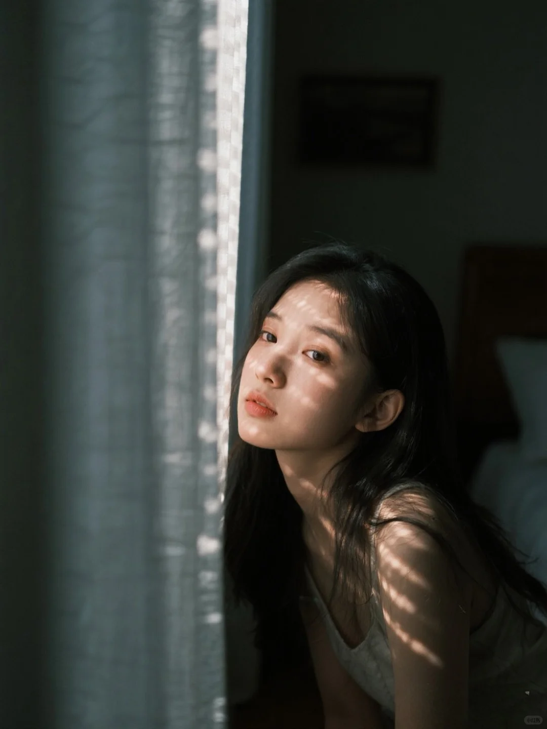 窗边的女人