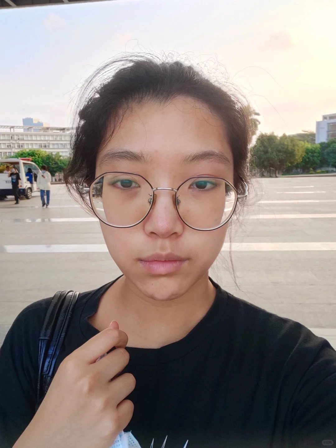 妆前普信女，妆后撕漫女