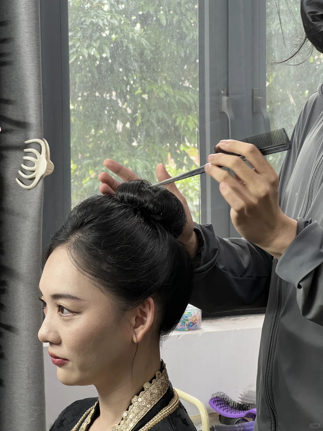 是寨上的女主人😉不是千篇一律网感风！