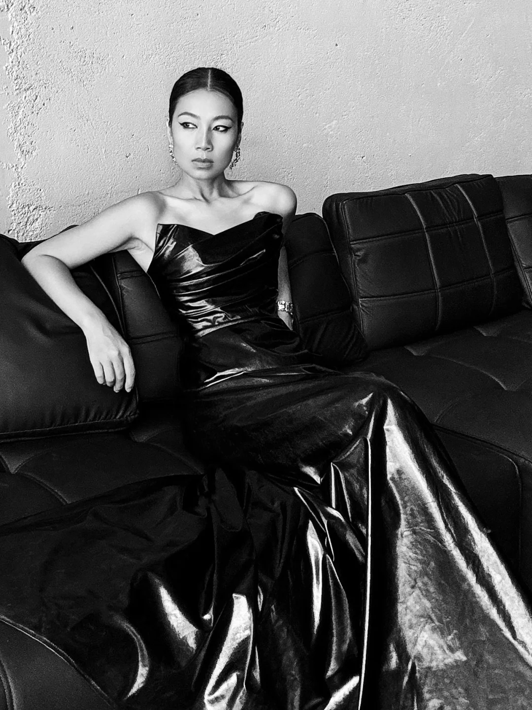 做自己的女主人,也把自己拍成了杂志封面🖤