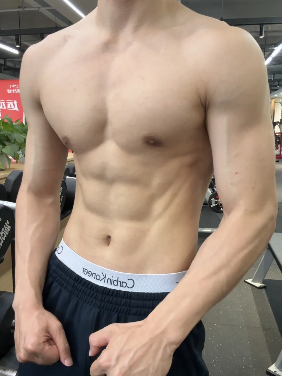 试过了 白色和你比较搭