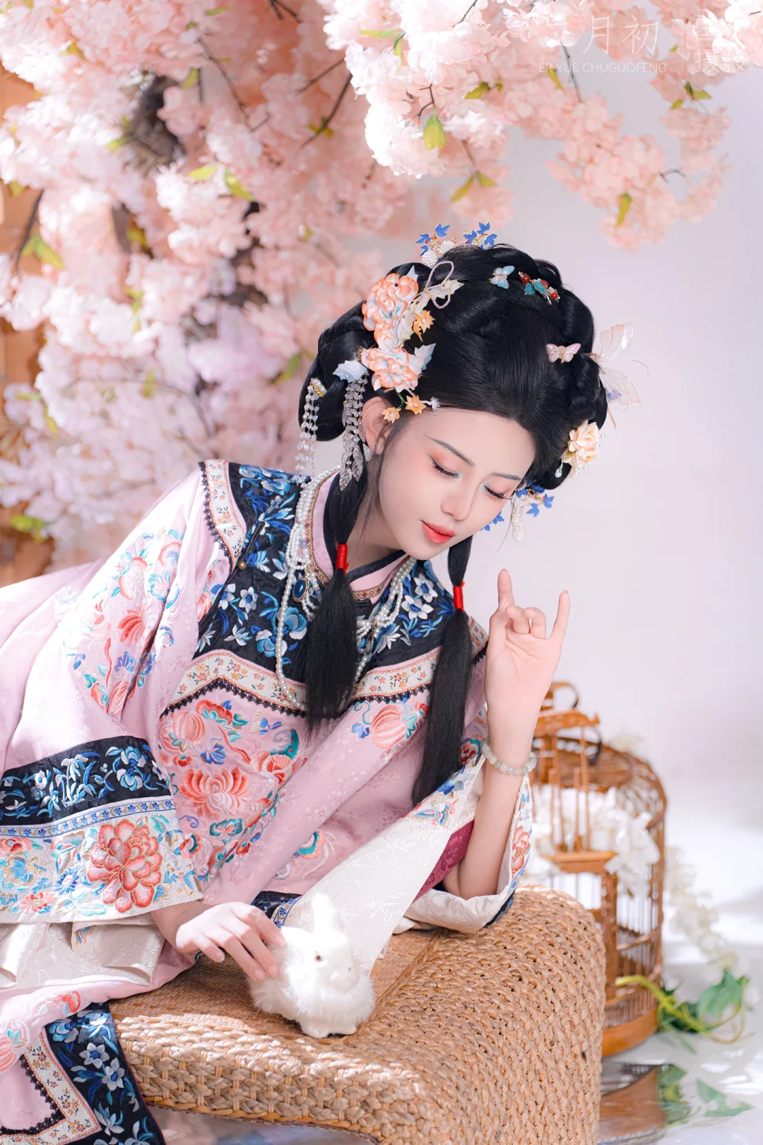 清汉女写真选粉色还是青色？纠结症犯了！