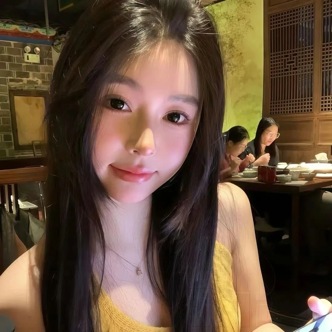 7.24 𝙒𝙚𝘾𝙝𝙖𝙩女生头像
