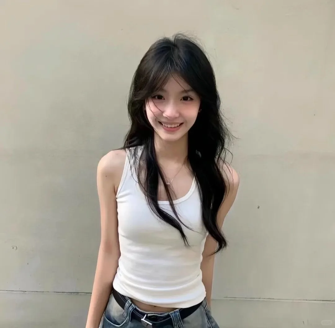7.24 𝙒𝙚𝘾𝙝𝙖𝙩女生头像