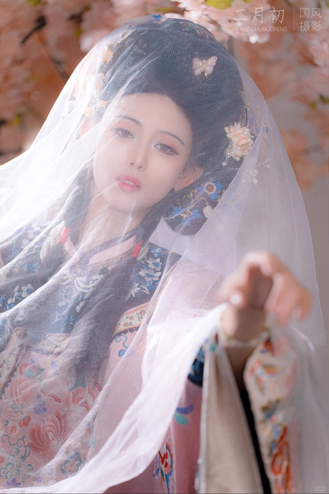 清汉女写真选粉色还是青色？纠结症犯了！