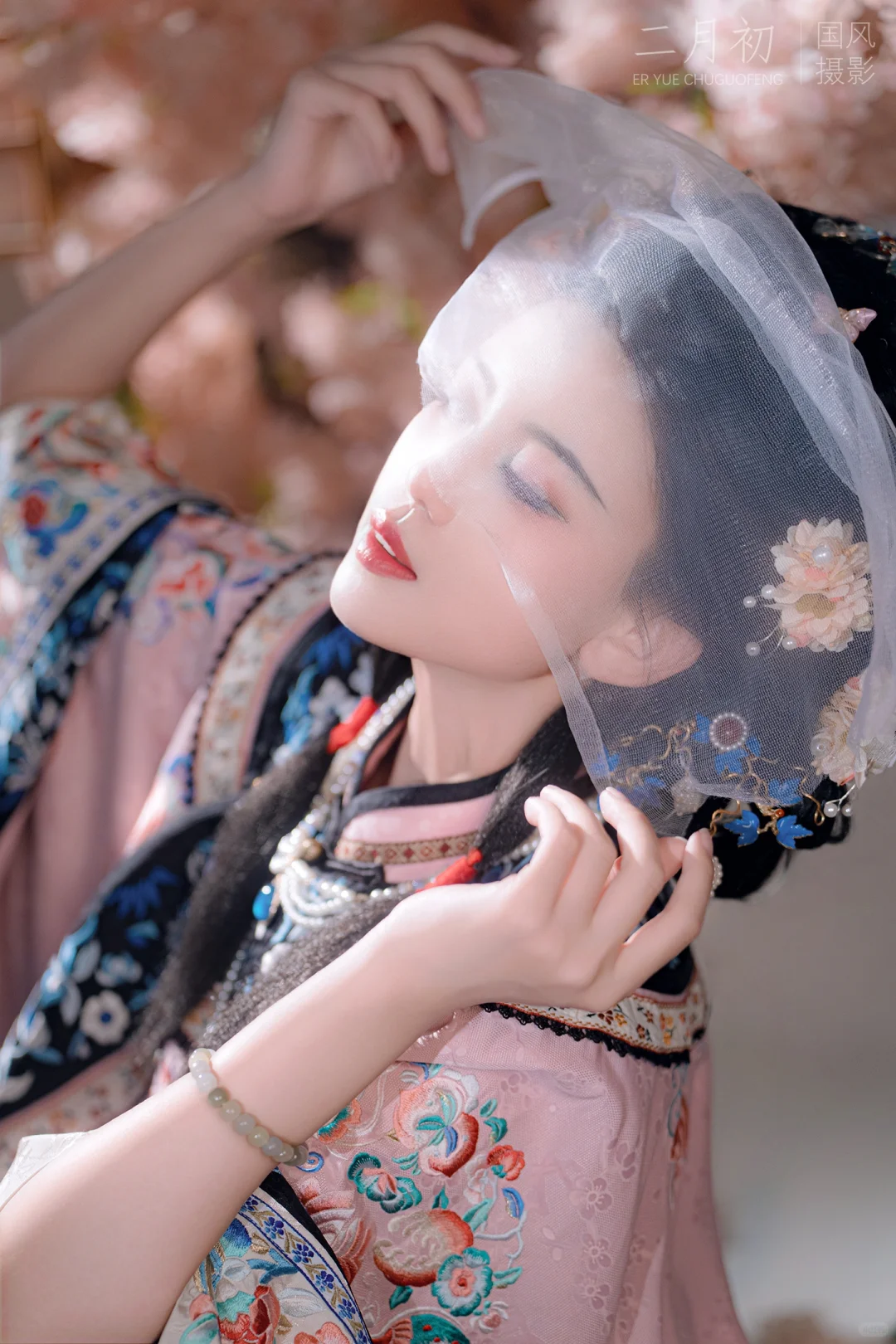 清汉女写真选粉色还是青色？纠结症犯了！