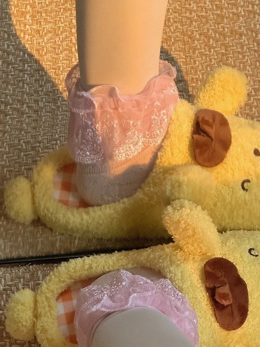 好甜好甜的花边袜子！！
