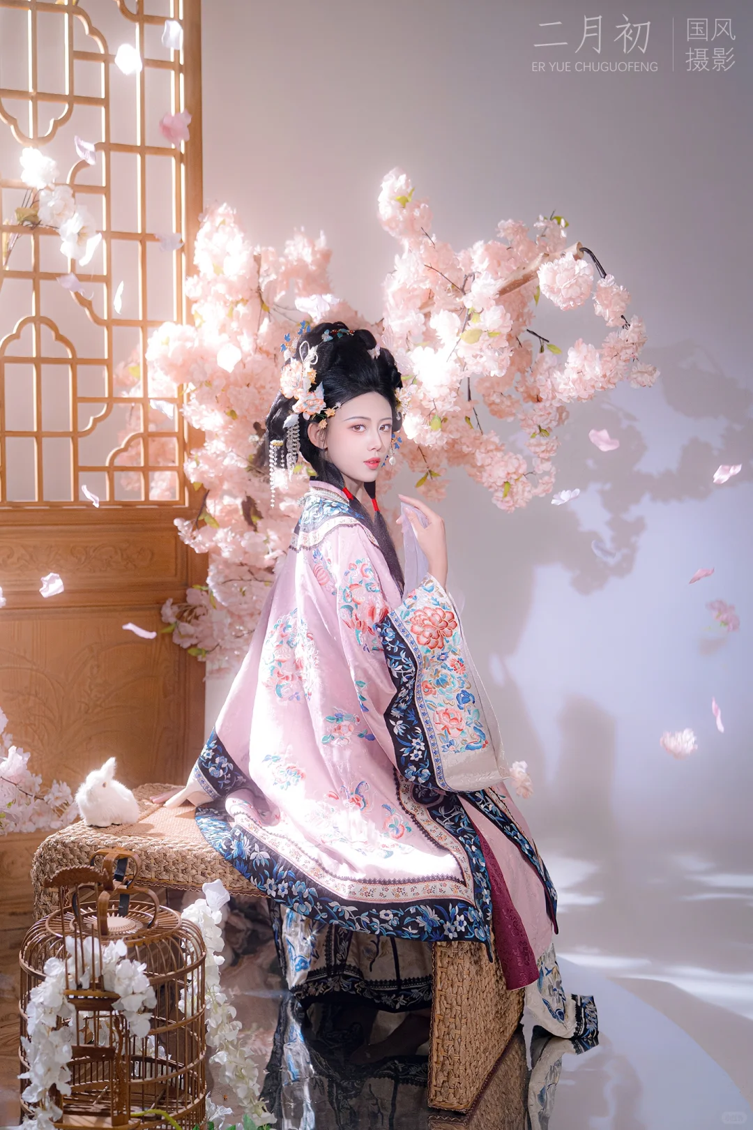清汉女写真选粉色还是青色？纠结症犯了！