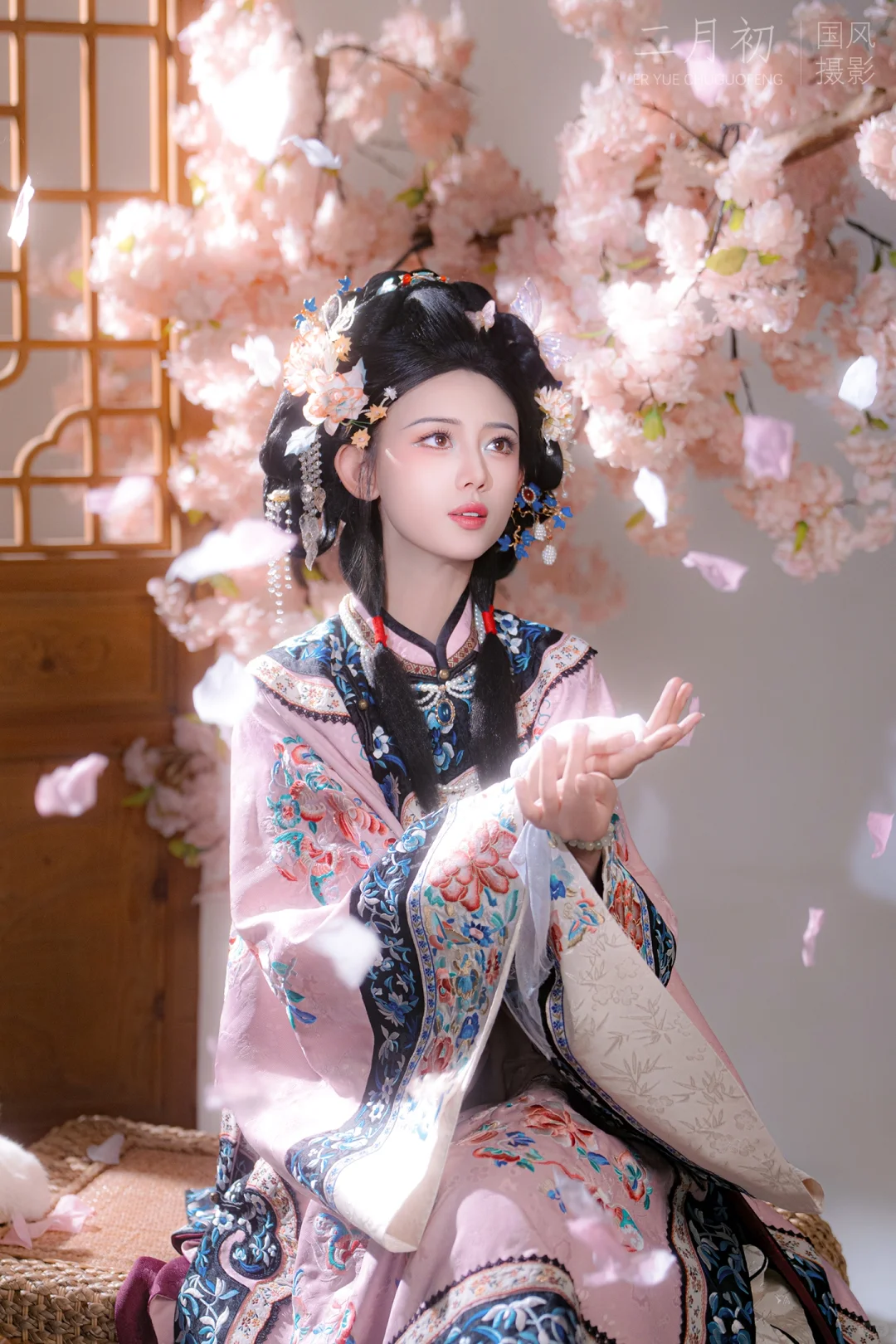 清汉女写真选粉色还是青色？纠结症犯了！