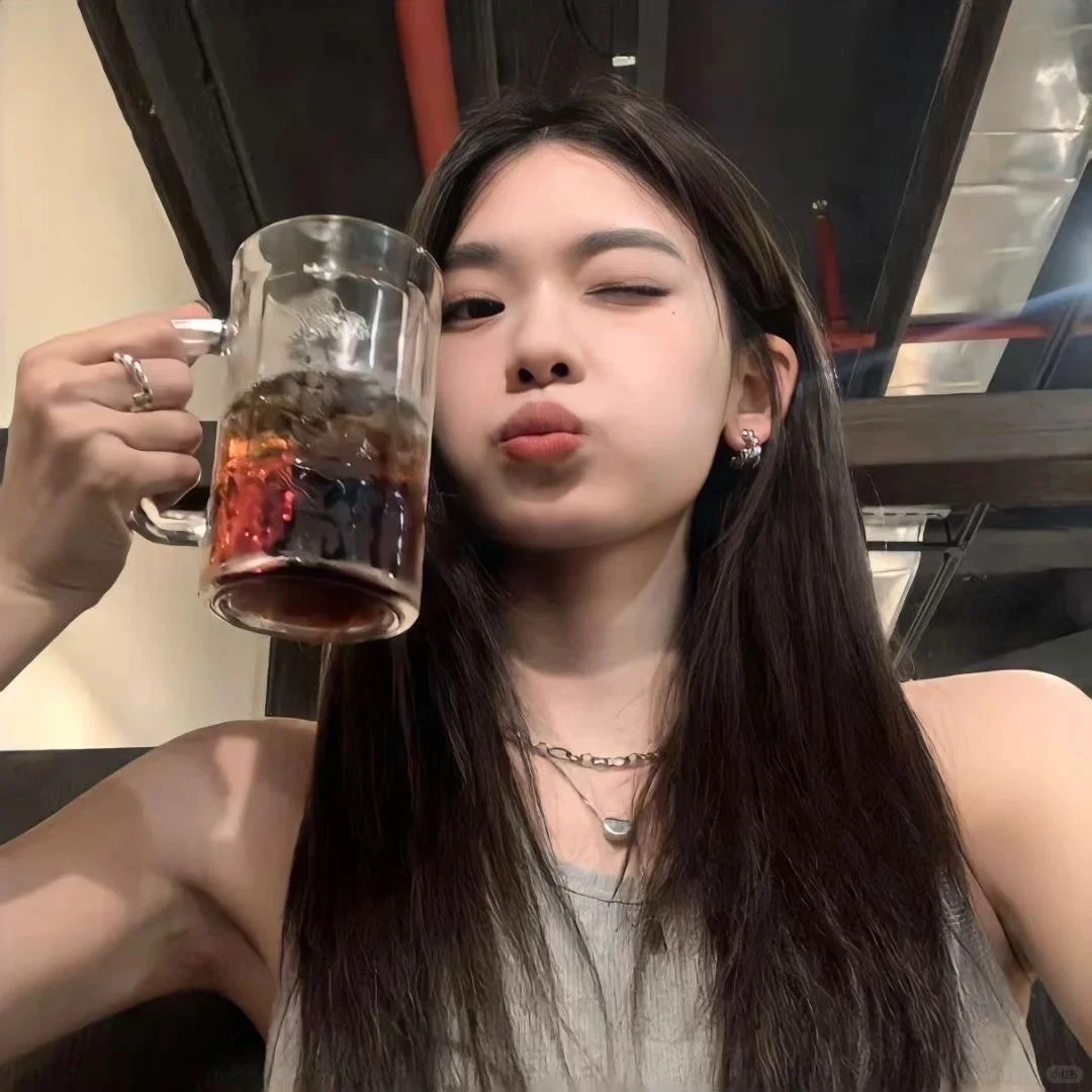 7.24 𝙒𝙚𝘾𝙝𝙖𝙩女生头像