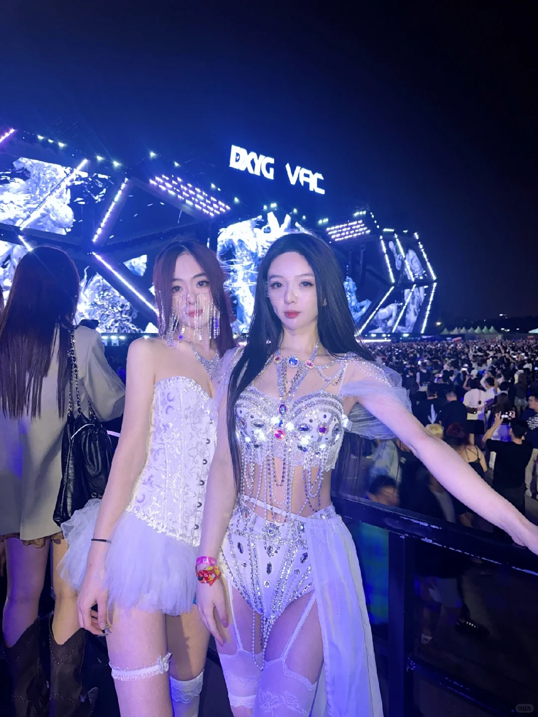 电音节穿搭 一个人叫穿 两个人叫穿搭