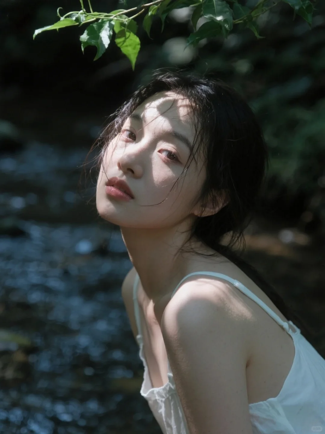 水边的温柔，是她眼中的清透