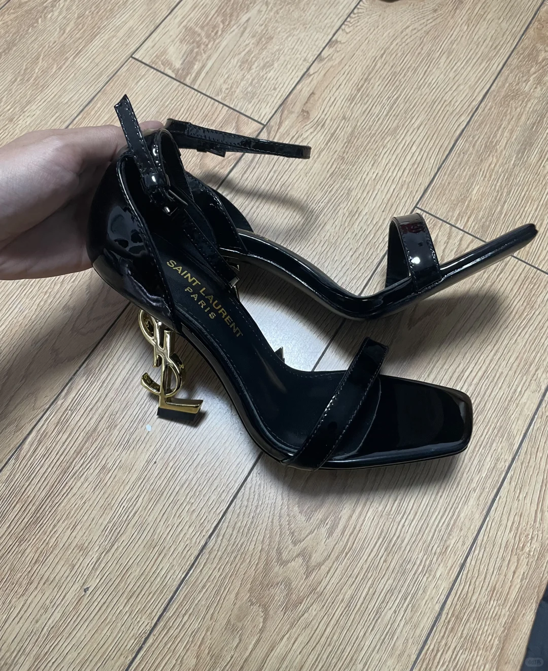 有没有姐妹穿过这双高跟鞋的 感觉咋样呢