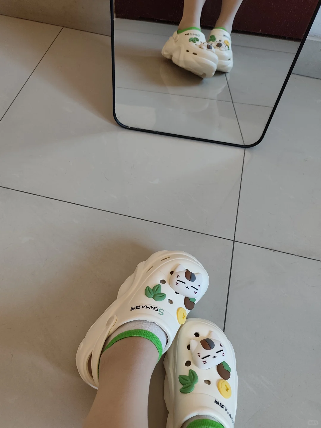 好喜欢我的袜子 哈哈哈 夏天穿也太美了