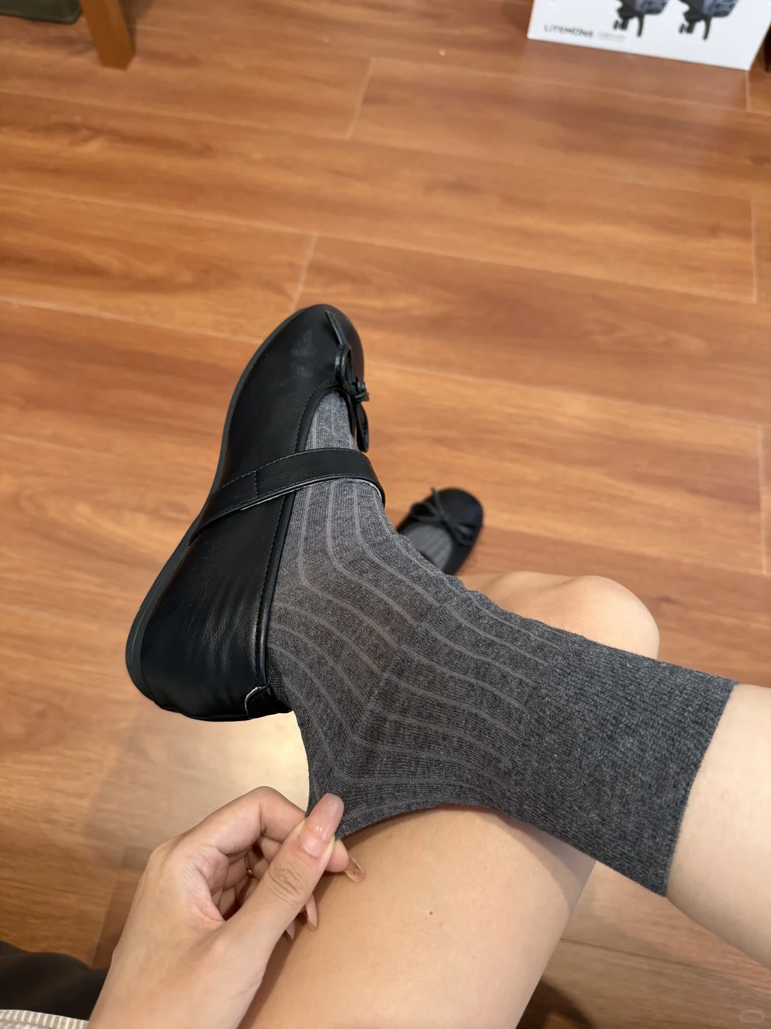 新品上新｜极简至上chao绝宽坑条中筒袜来啦！