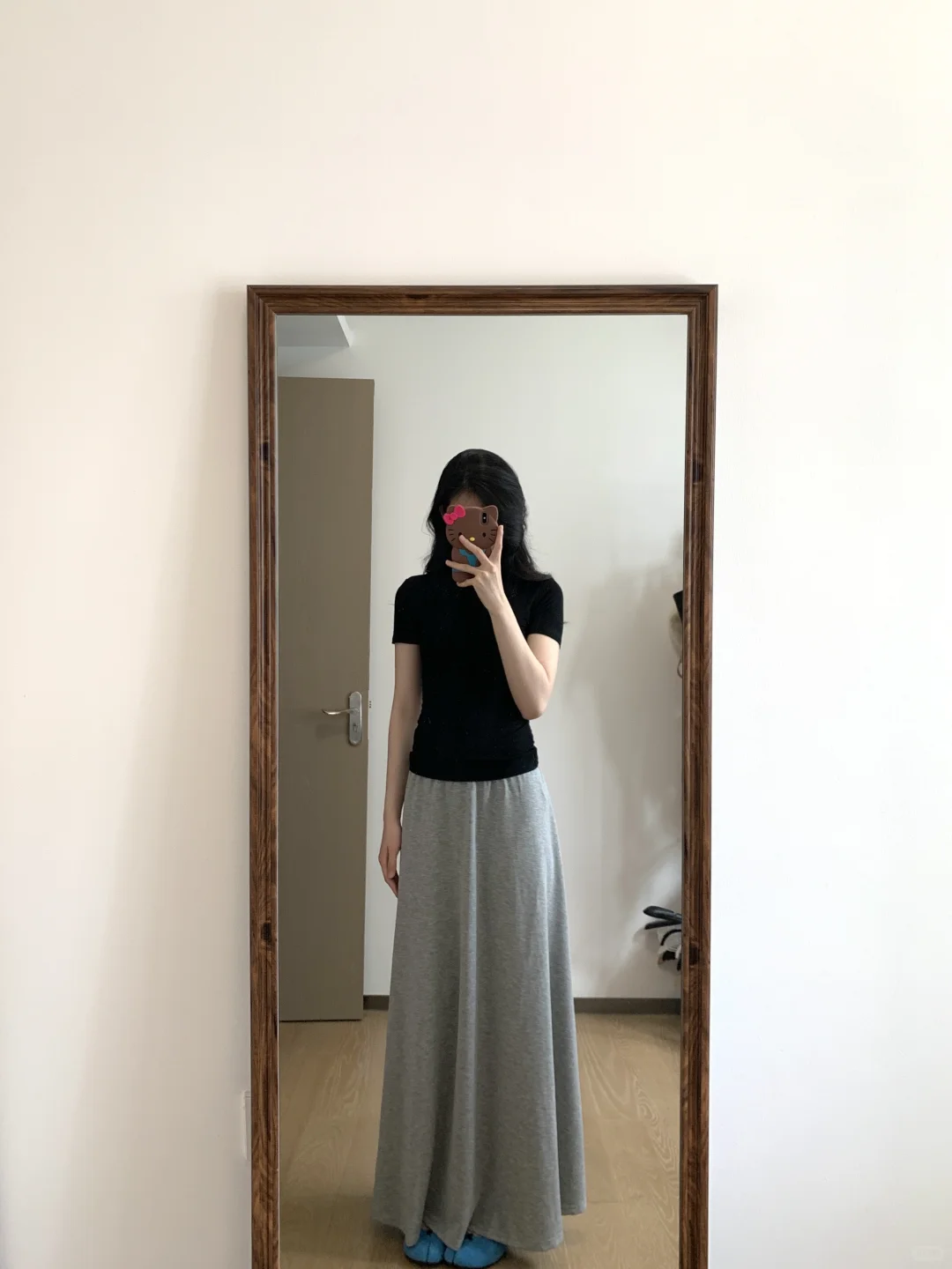 姐妹们 新买的灰色半裙要留吗