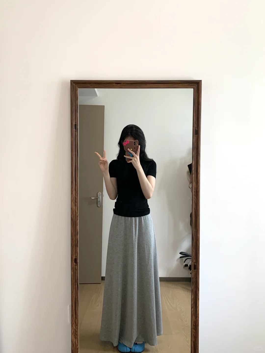 姐妹们 新买的灰色半裙要留吗