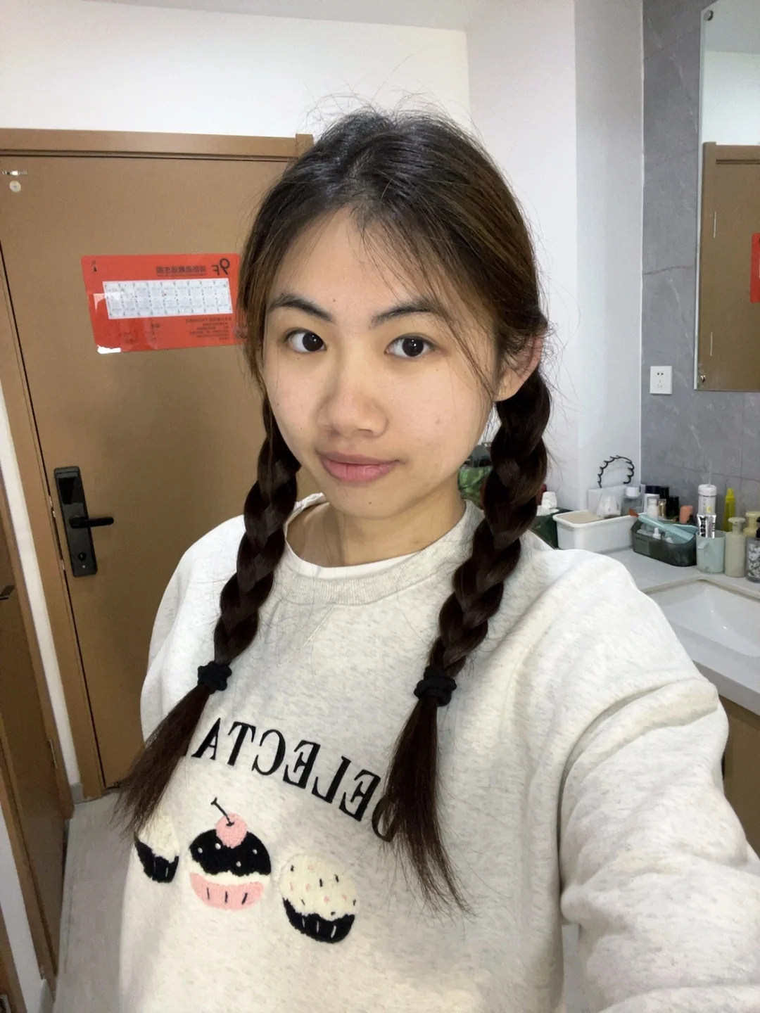 看着像女大嘛！！！