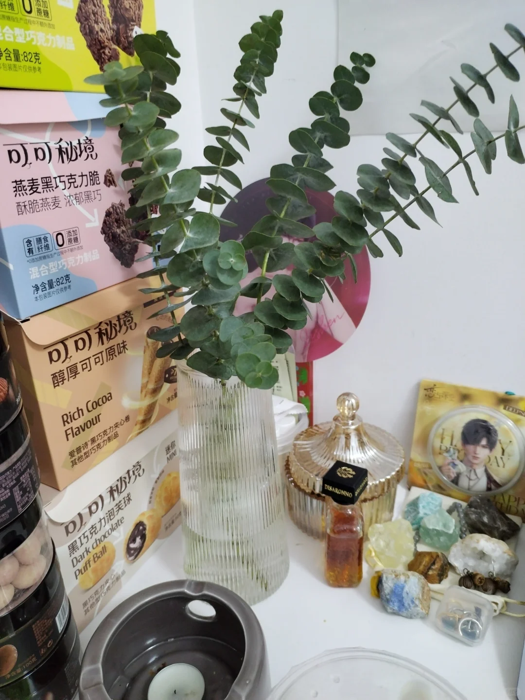 我的身体像花瓶沉重冰冷，却开出绿叶来