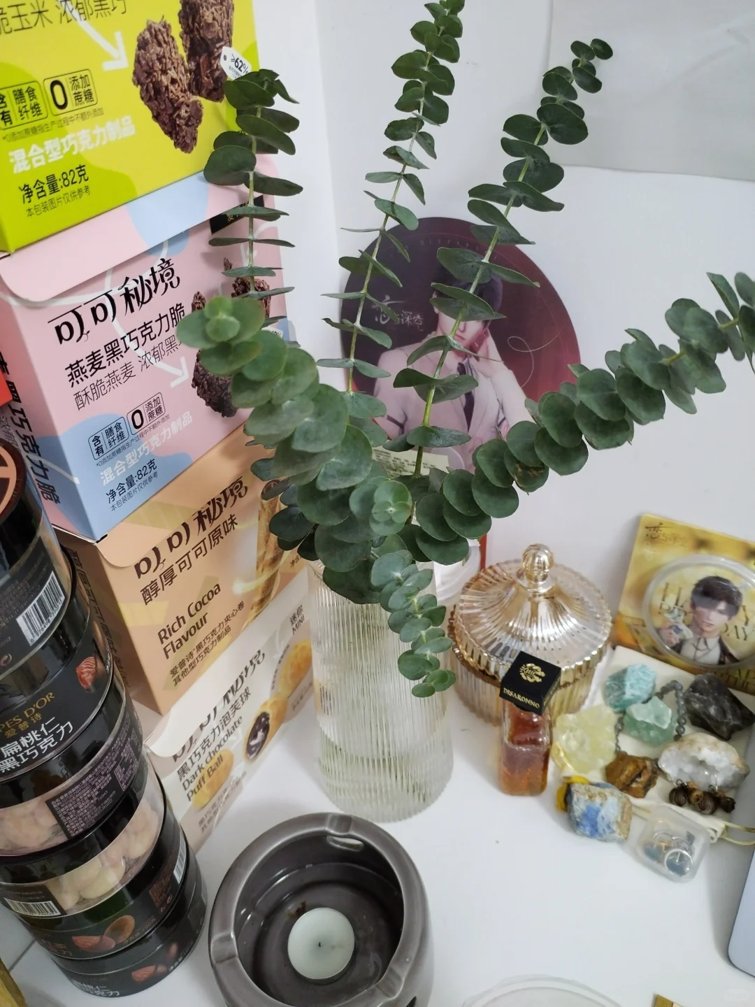 我的身体像花瓶沉重冰冷，却开出绿叶来