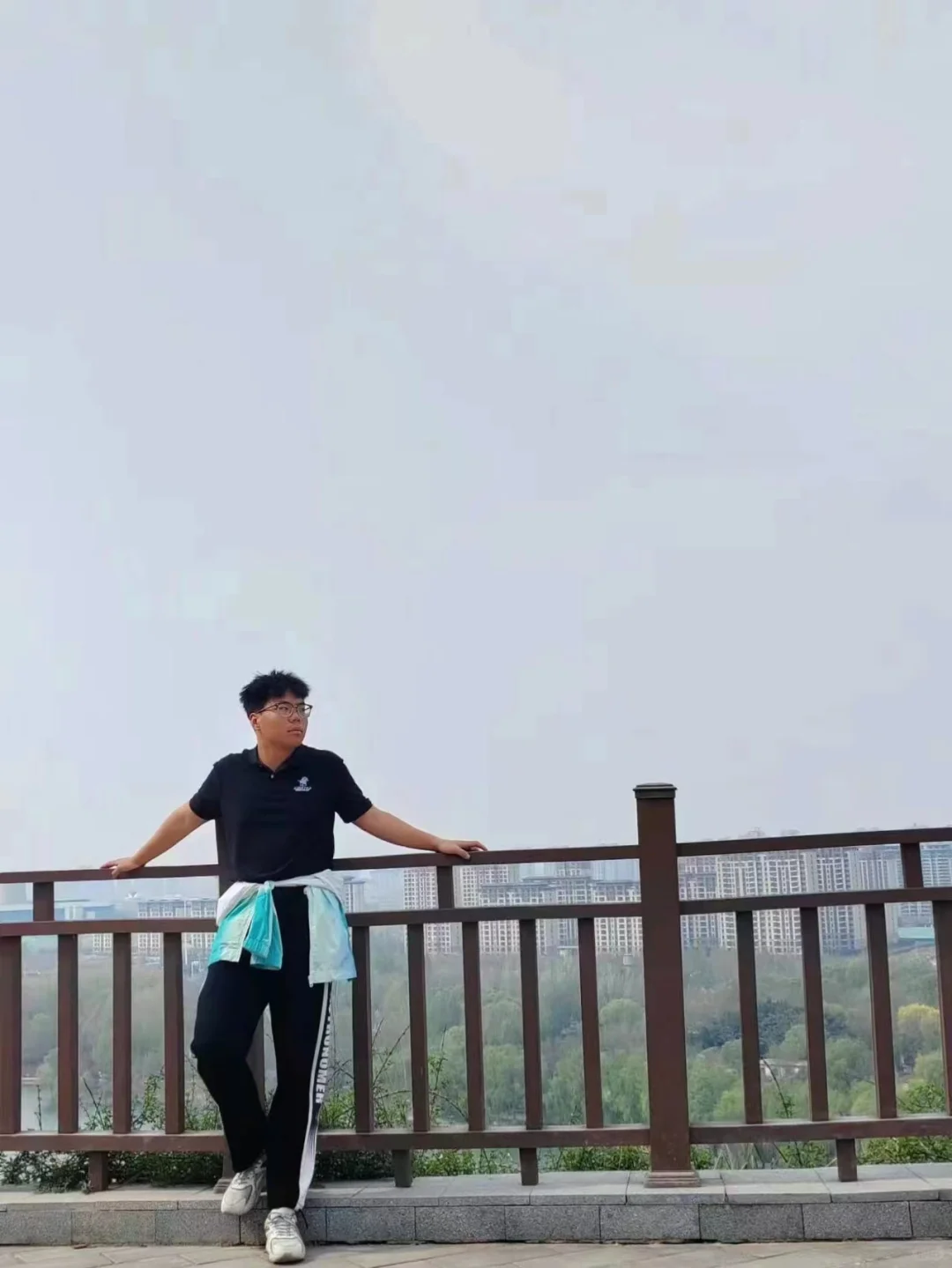04年男大勇闯房地产