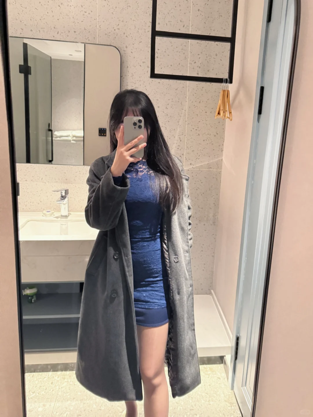 左滑 帮05女大上身蓝色蕾丝包臀